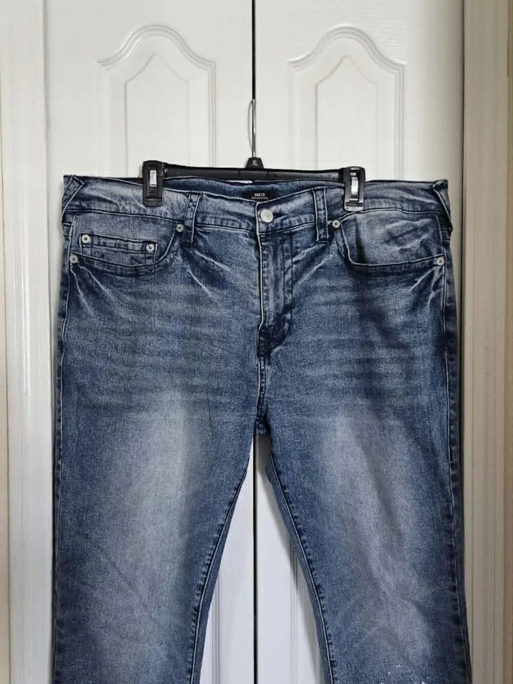 True Religion Men’s Jeans W42 Blue Straight Leg Distressed Paint Splatter Denim.